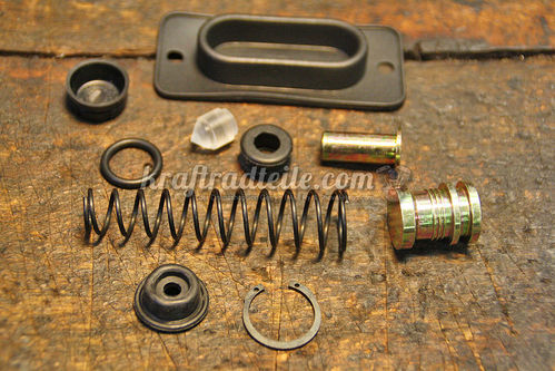 Rebuild Kit Master Brake Cylinder, BT 82-86, Dual Disc
