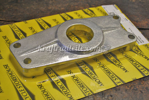Mainshaft Outer Bearing Support Plate, Standard, 4-Speed BT 65-86 with open Beltdrive